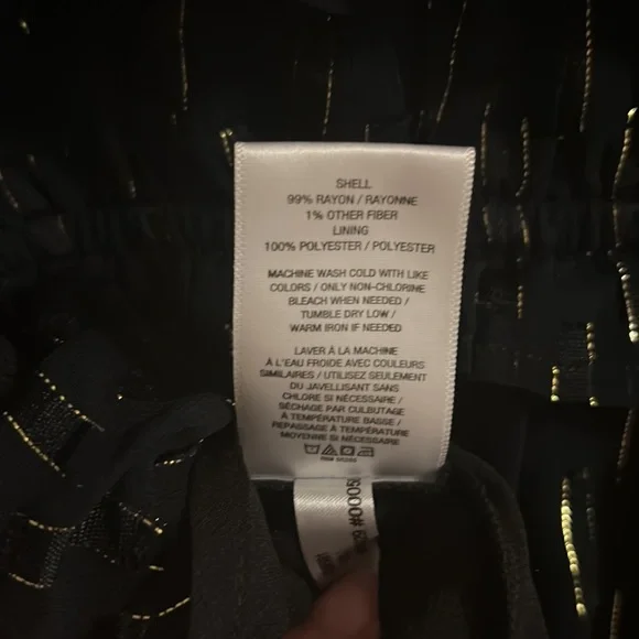 Express V-Cut Ruffle Tank Top - Picture 5 of 5